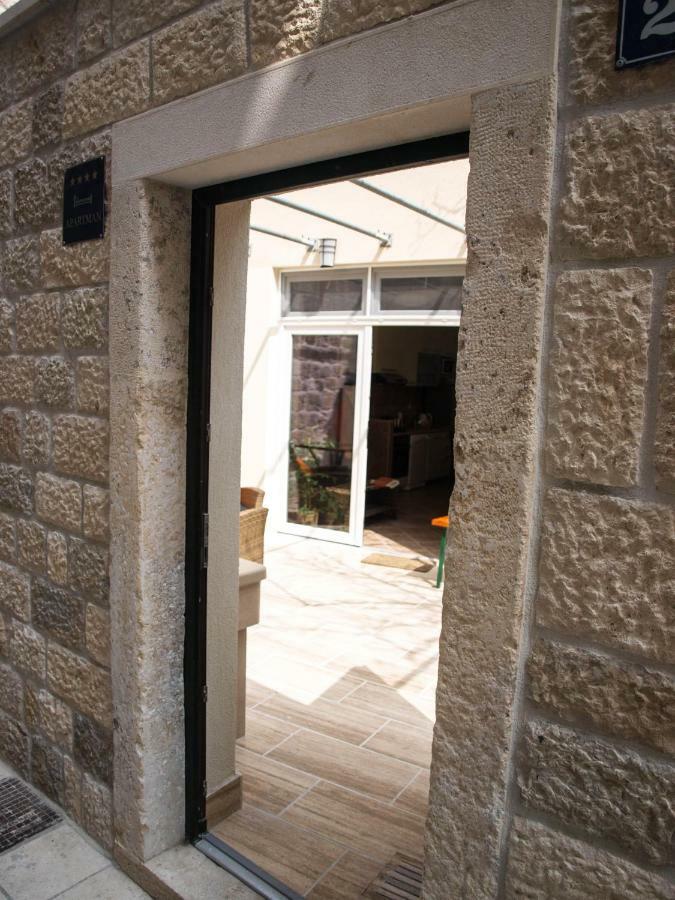 House Nataniel In Omis Near Sea Apartment Luaran gambar